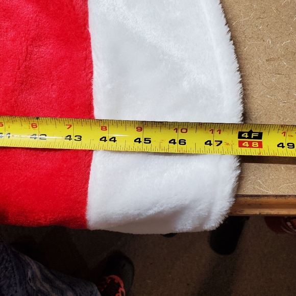 Red & White Furry Tree Skirt - Picture 7 of 8